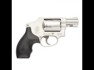В тире револьвер  - S&W 642 AirWeight  38 Special