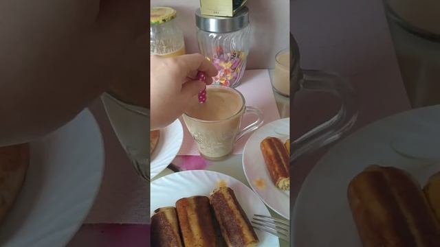 УТРО НАЧИНАЕТСЯ С КОФЕ! ДОБРОЕ УТРО. БЛИНЫ. ВКУСНЫЙ ЗАВТРАК. #shorts смотреть онлайн