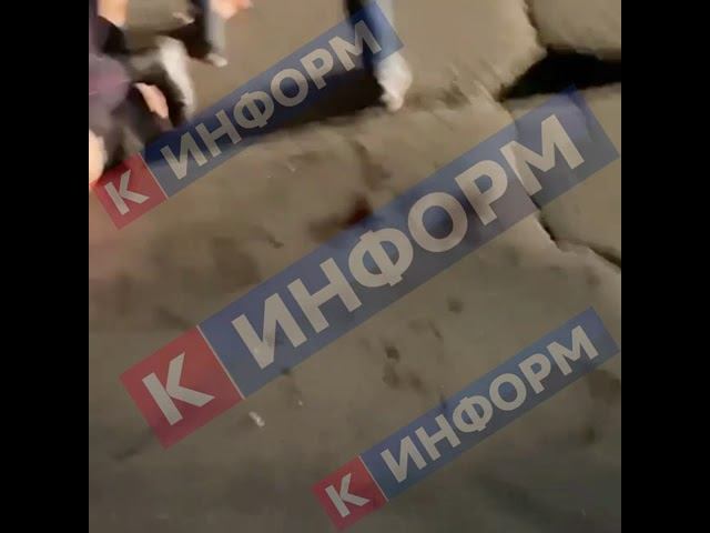 Неадекват ворвался в продуктовый магазин. Пришлось вызывать полицию смотреть онлайн