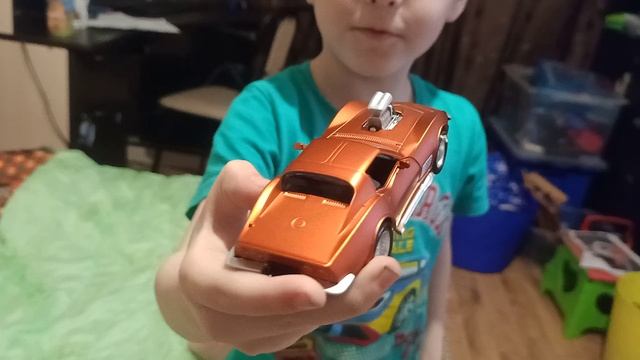 Распаковка игрушечной модели Корвет