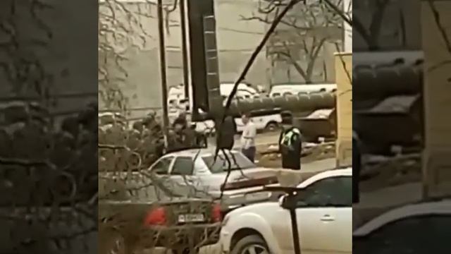 Пенсионер открыл стрельбу в Минеральных Водах 04.03.17 смотреть онлайн