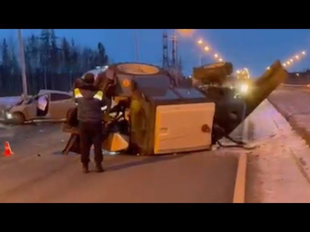 Солярис положил на бок трактор на Аэрофлотской смотреть онлайн