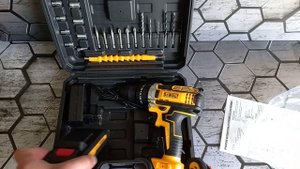 Шуруповёрт DEWALT ударный 21 вольт 2 ампер с набором. Аналог DEWALT