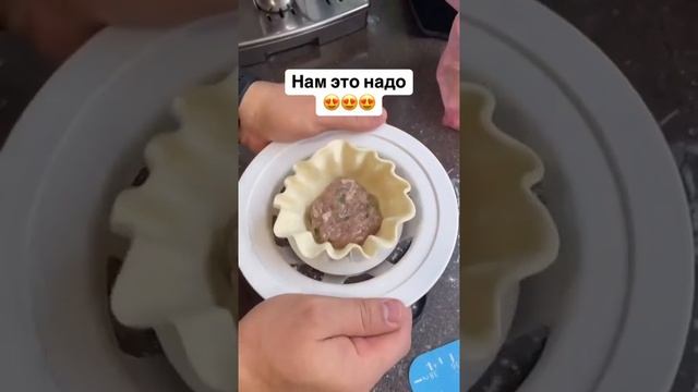 Лепка хинкали с помощью необычного инструмента