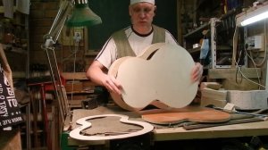 Комплект приспособлений для сборки корпуса гитары.