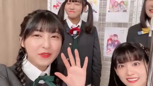 Chunrun taking a photo with hinaki chan when a wild Mayuchi and Agupon appears смотреть онлайн