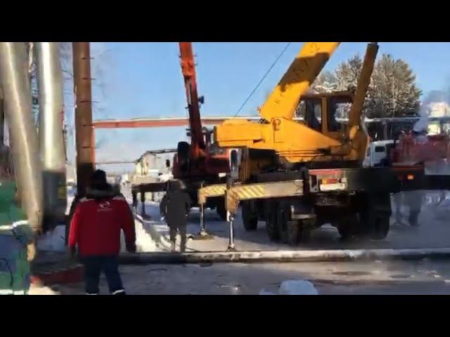 Последствия аварии с участием самосвала в Сургуте смотреть онлайн