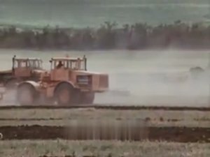 Соревнования пахарей на новой технике. СССР 1975год