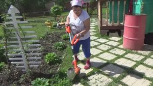 6 соток 6 июня 2020 года. Хроника. Как мама триммером косила плитку...