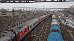 ЭП20-027 с пассажирским поездом отправляется из Агрыза