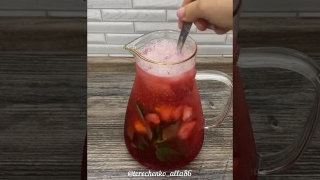 Освежающий клубничный мохито