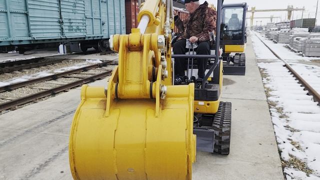 Kato миниэкскаватор.
