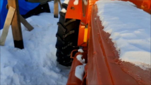Запуск трактора Т-40 зимой: Очистка снега в мороз | Зимние работы на Т-40
