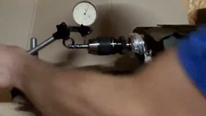 Проверка биения шпинделя В16 в сборе и двух патронов