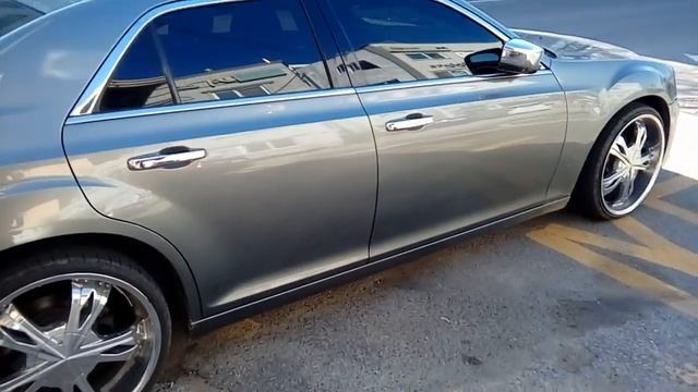 Chrysler 300C на 22 хроме. смотреть онлайн