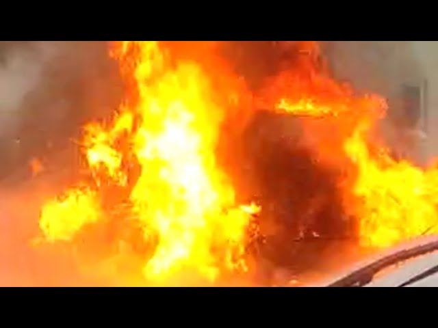 В Когалыме сгорел микроавтобус смотреть онлайн