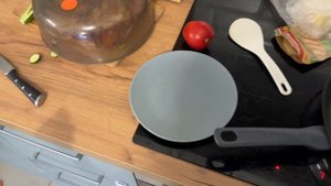 Жизнь взрослого кота и щенка. Один день из наших будней