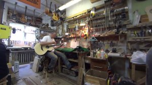 Новая 12-струнная гитара от Антона Хорина - поём песни.