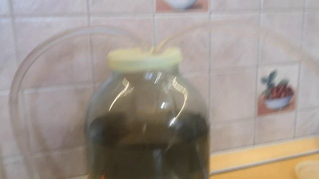 Очистка дистилята кокосовым углем на уникальном приспособлении.