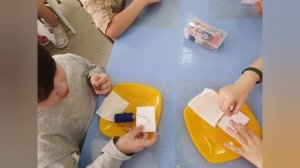 учимся работать с иголкой и нитками