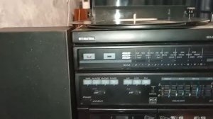 музыкальный центр с винилом.