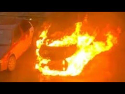 На Привокзальной 18/3 ночью сгорели несколько автомобилей. Очевидцы говорят о поджоге смотреть онлайн