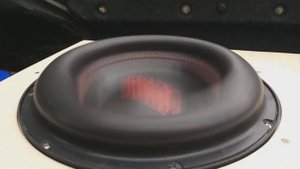 Ход сабвуфера EDGE EDP122SPL-E6 в коробе ЭКСПО.