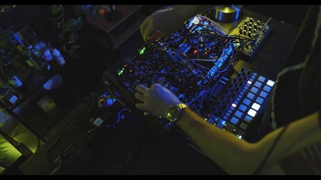 The Return - Industrial Techno on Modular (Using Loquelic Iteritas, WMD C4RBN and Desmodus Versio)
