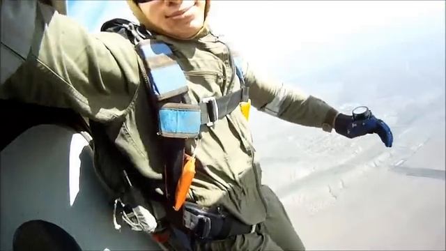 Прыжки с парашютом, DZ ТЕРНОВКА (06.10.2012).mp4 смотреть онлайн