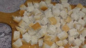 Салат Цезарь с курицей и сухариками