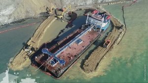 💬 Показываем масштаб работ в районе кормовой части танкера «Волгонефть-239» у мыса Панагия.