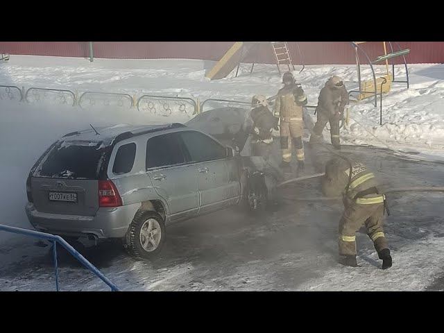 В Сургуте на Аэрофлотской вспыхнул кроссовер смотреть онлайн