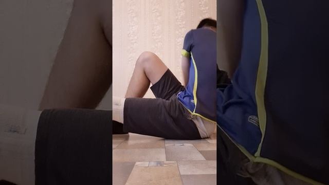 Смирнов Данила 22 группа ( упражнения на растяжку )