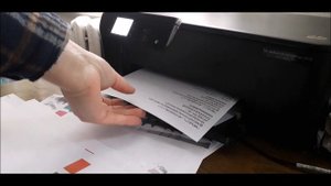 Принтер HP DeskJet 3525 не друкує чорним .