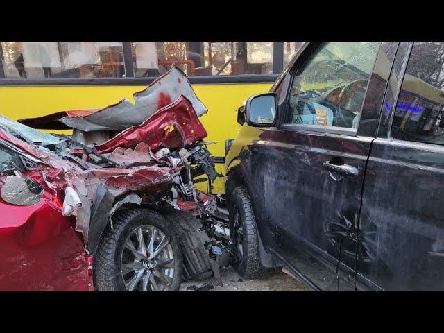 Водитель Почты России учинил ДТП с пострадавшими смотреть онлайн