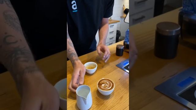 2 ways to put chocolate on a cappuccino ☕️ #coffee #cappuccino #coffeeshorts #barista #cafe #aussie смотреть онлайн