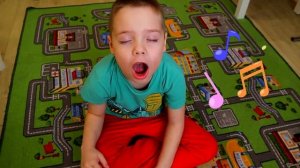 Илья устроил веселые соревнования дома