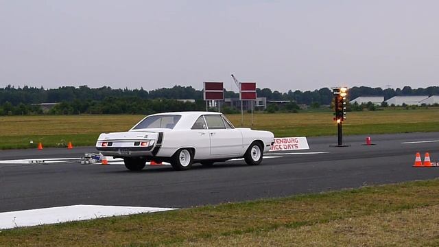 Rotenburg Race Days 2012 - VW Beetle vs. 70 Dodge Dart смотреть онлайн