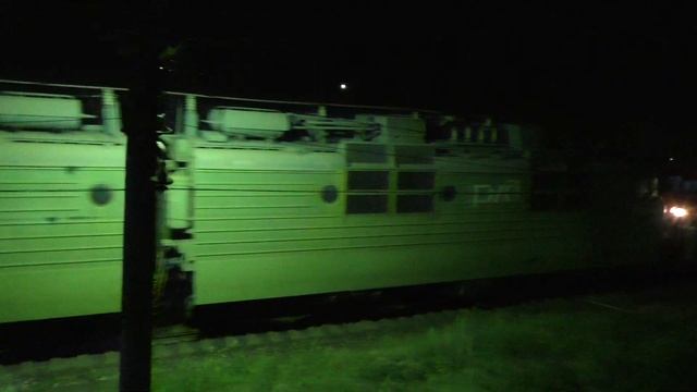 "Минераловодская зелень" ВЛ80С-2340 перегоняемая электровозом ВЛ80С-1733 смотреть онлайн