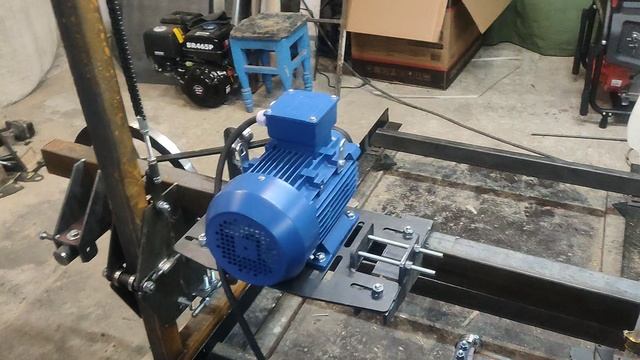 Ленточная пилорама от бензинового генератора . смотреть онлайн