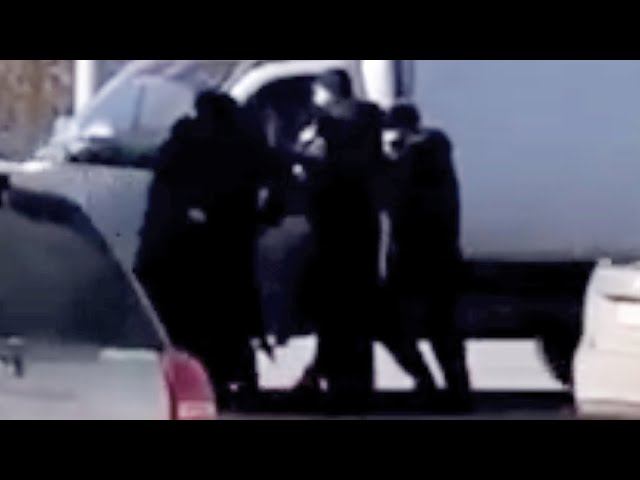 Газелист пристроился за автозаком и дико пожалел об этом смотреть онлайн