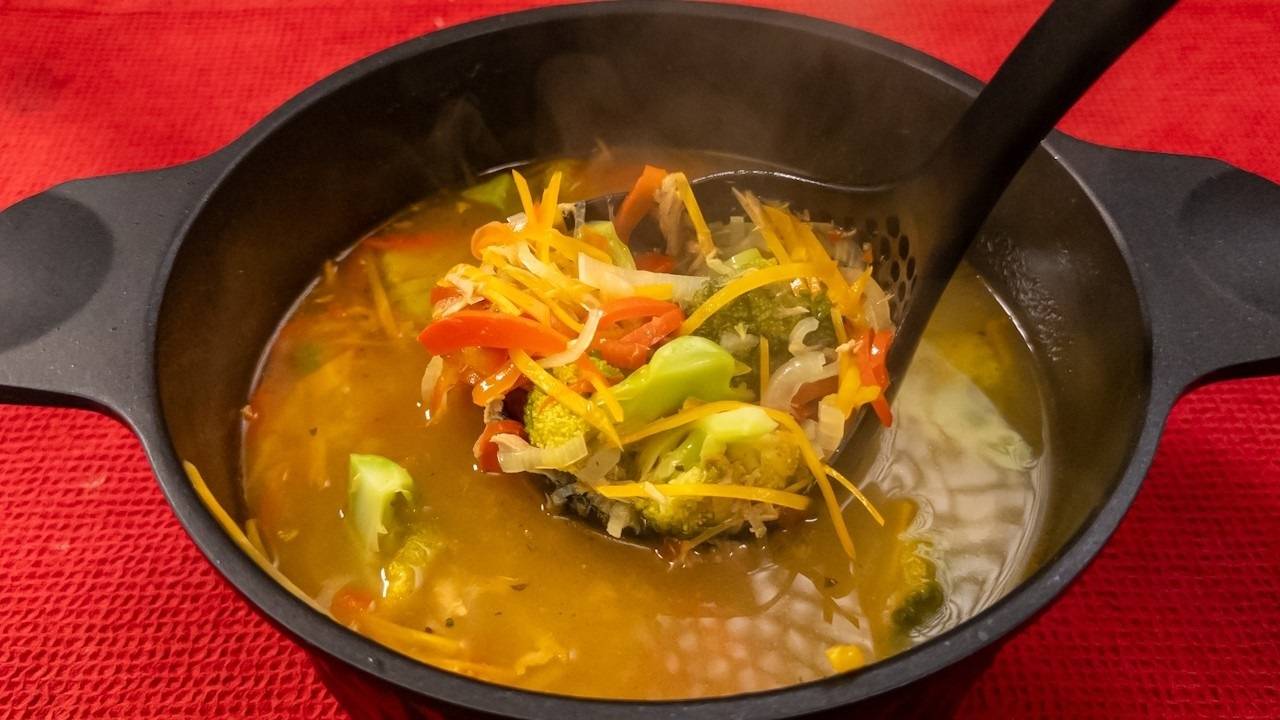 ХОТИТЕ ПОРАЗИТЬ СЕМЬЮ ВКУСНЫМ ОБЕДОМ? Легкий и сытный рыбный суп из консервов