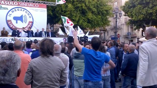Protesta piazza Umberto I смотреть онлайн