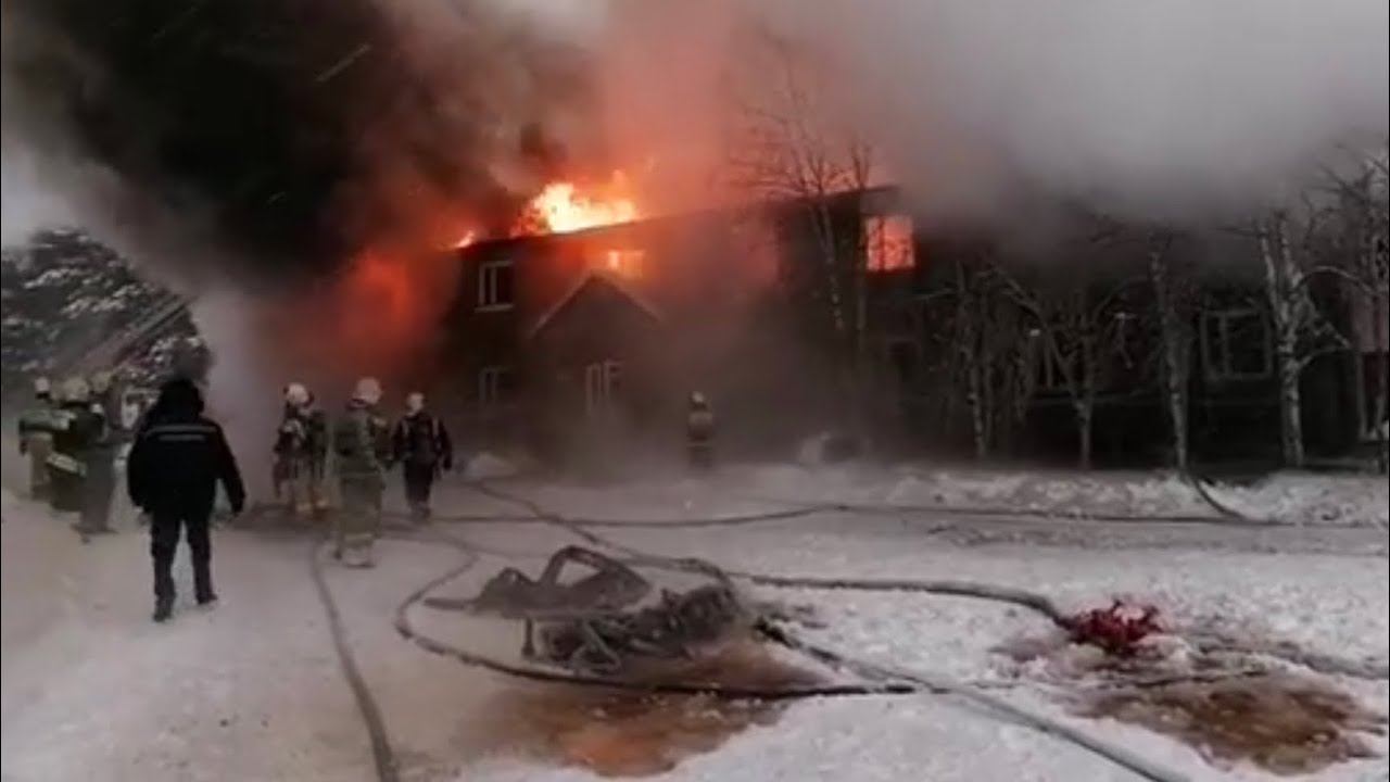 В поселке Таежный горит общежитие смотреть онлайн