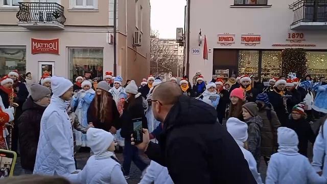 2024-12-25-201033850 Дедушка Мороз и его духовой оркестр