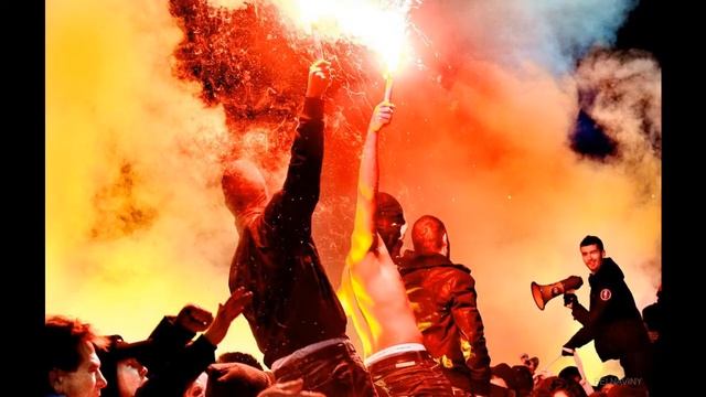 Футбол фанаты жгут!!! (Жесть Крутая Атмосфера!)