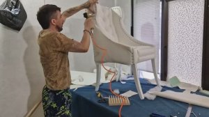 Стул-кресло с каретной стяжкой. Стул с гнутой спинкой. A chair in a carriage tie