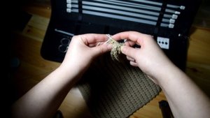 Процесс вязания спицами капора как у Prada