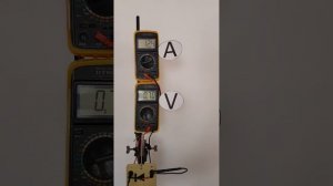 ВАХ полупроводникового диода при прямом напряжении I(U+).  U(В), I(мА)