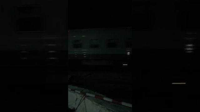 2ЭС4К с поездом Кисловодск-Адлер